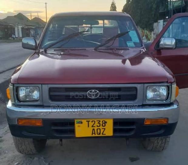 Toyota Hilux 2018 Red