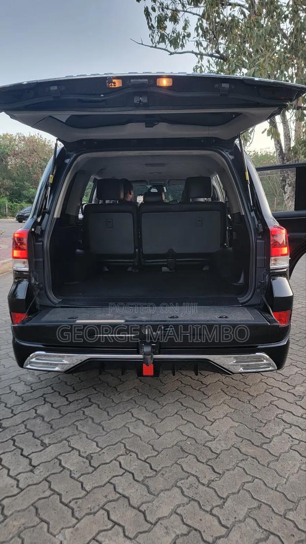 Toyota Land Cruiser 4.6 V8 AX 2016 Black