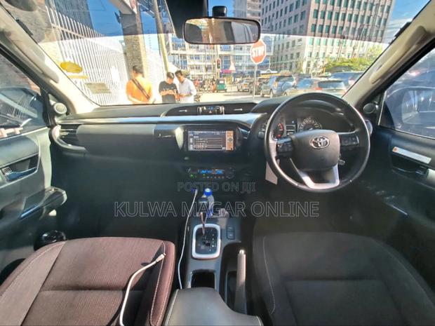 Toyota Hilux 2024 Black