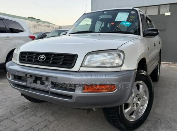 Toyota RAV4 1997 White