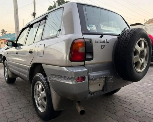 Toyota RAV4 1997 White