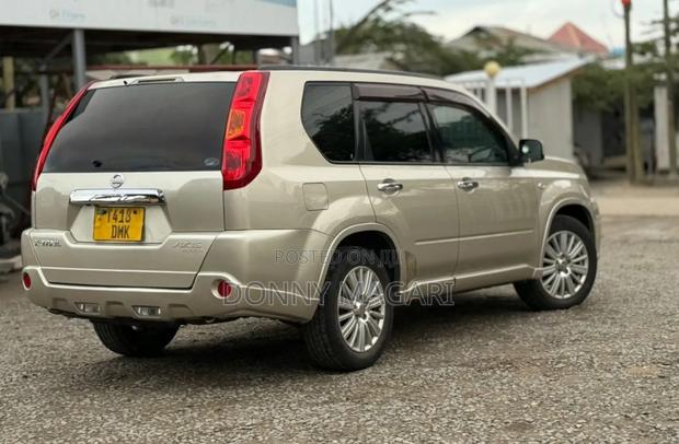 Nissan X-Trail 2010 Gold
