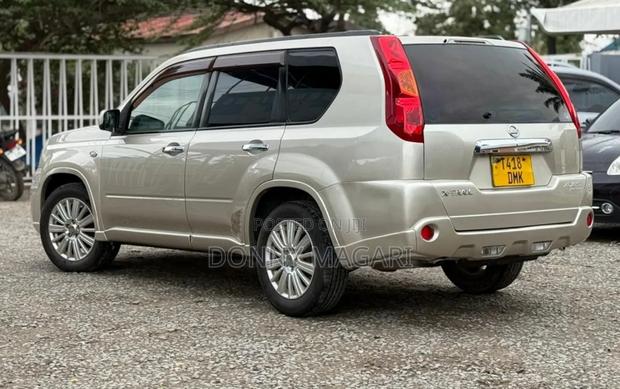 Nissan X-Trail 2010 Gold