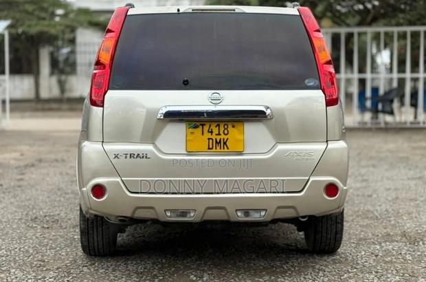 Nissan X-Trail 2010 Gold