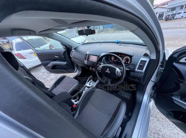 Mitsubishi Outlander 2011 Silver