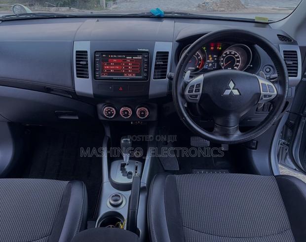 Mitsubishi Outlander 2011 Silver
