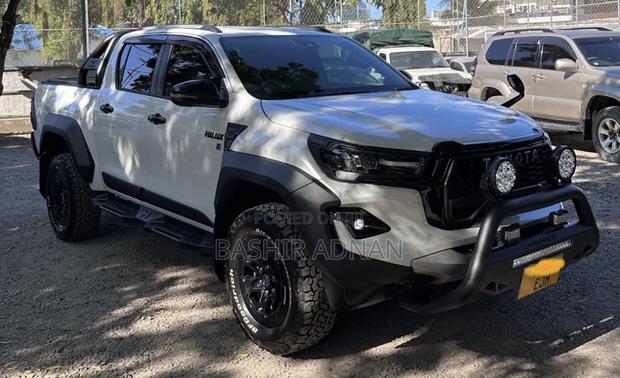 Toyota Hilux 2024 White