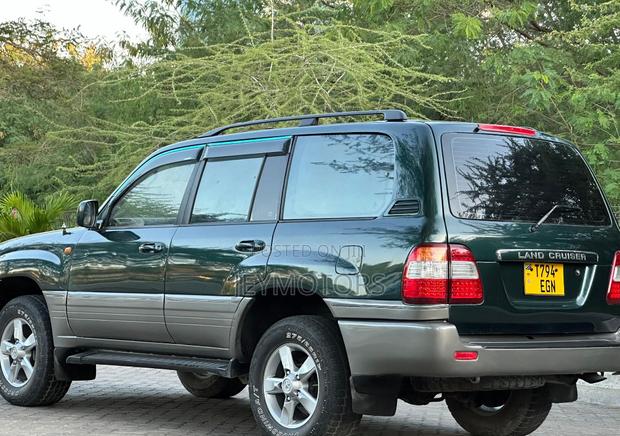Toyota Land Cruiser 2001 Black