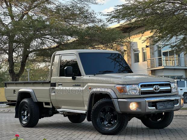 Toyota Land Cruiser 2022 Beige