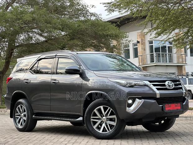 Toyota Fortuner 2021 Gray