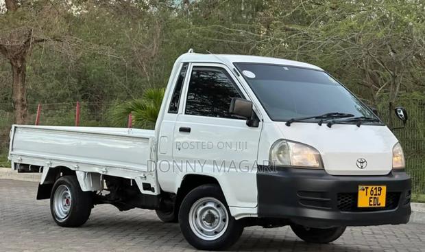 Toyota Lite-Ace 2005 White