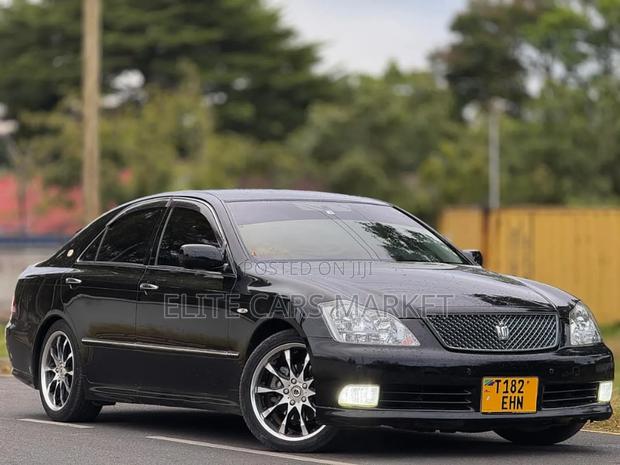 Toyota Crown Royale 2005 Black