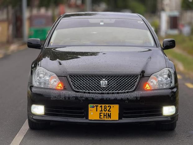 Toyota Crown Royale 2005 Black