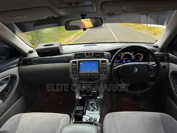 Toyota Crown Royale 2005 Black