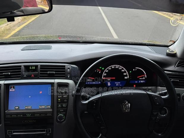 Toyota Crown Royale 2005 Black