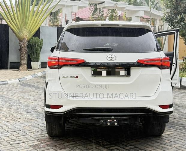 Toyota Fortuner 2023 White