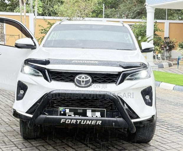 Toyota Fortuner 2023 White