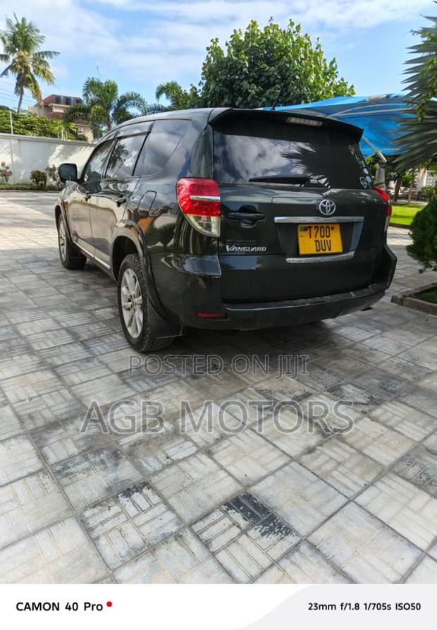 Toyota Vanguard 2010 Green