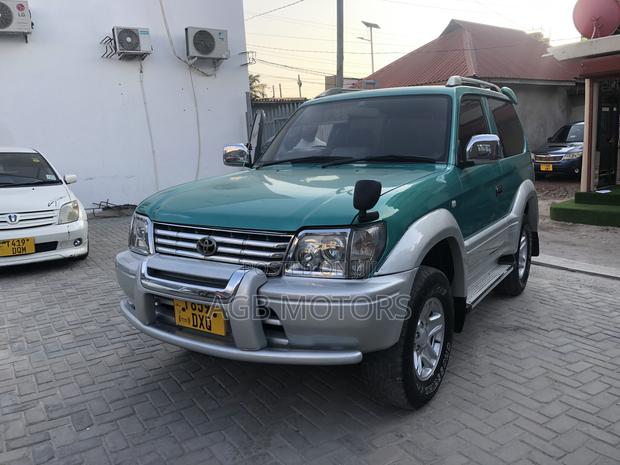 Toyota Land Cruiser Prado 2001 Green