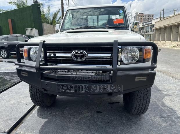 Toyota Land Cruiser 2012 White