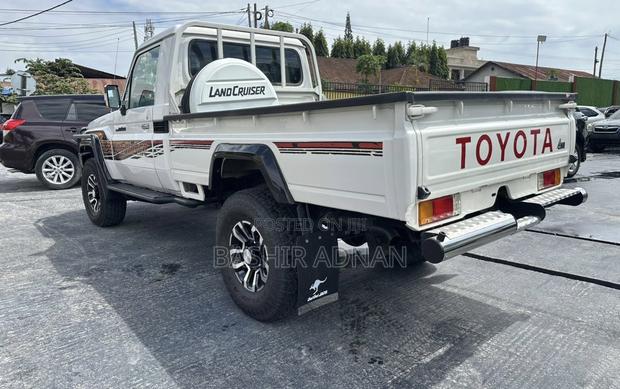 Toyota Land Cruiser 2012 White