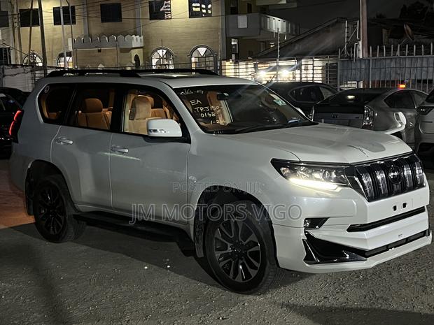 Toyota Land Cruiser Prado 2022 White