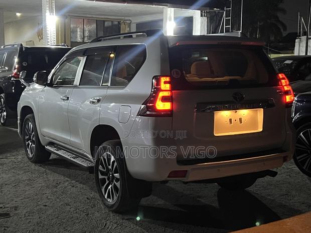Toyota Land Cruiser Prado 2022 White