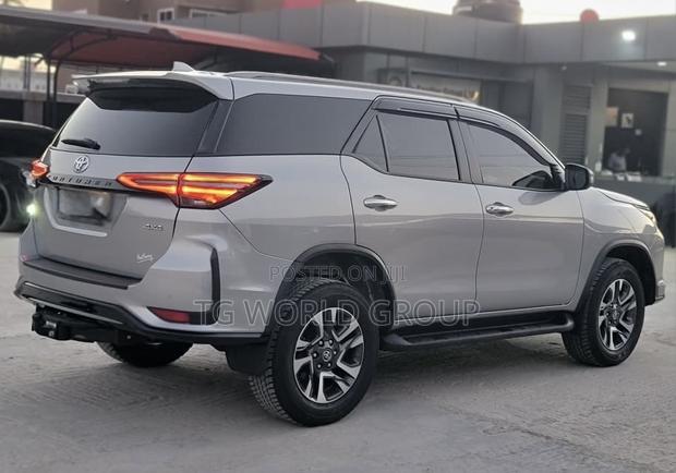 Toyota Fortuner 2025 Silver