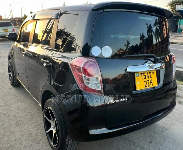 Toyota Ractis 2008 Black