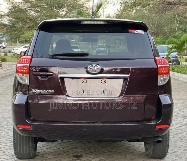 Toyota Vanguard 2010 Maroon