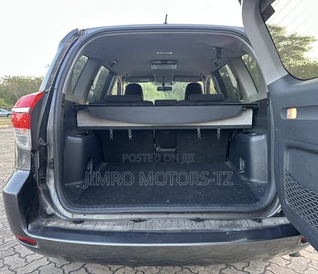 Toyota Vanguard 2010 Gray