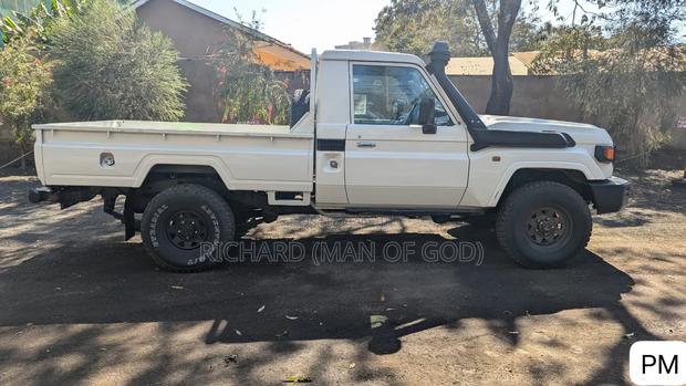 Toyota Land Cruiser 2018 White