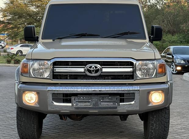 Toyota Land Cruiser 2022 Ivory