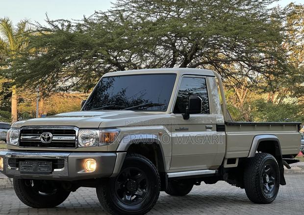 Toyota Land Cruiser 2022 Ivory