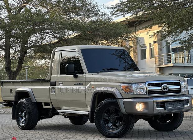 Toyota Land Cruiser 2022 Ivory