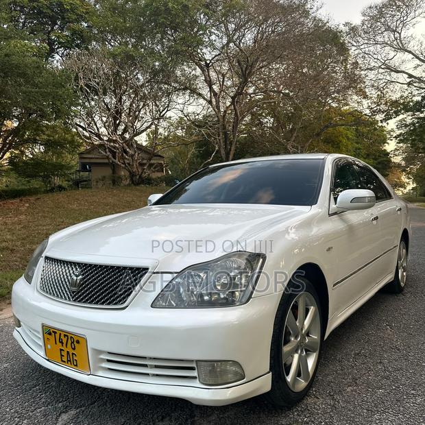 Toyota Crown 2005 White