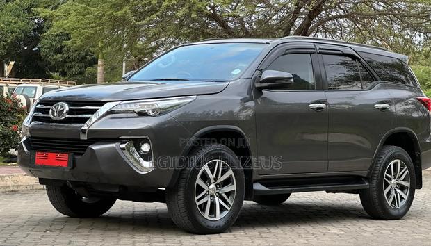 Toyota Fortuner 2019 Gray