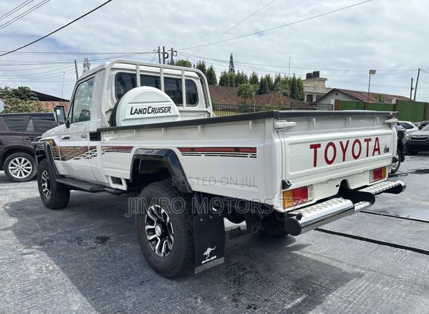 Toyota Land Cruiser 2012 White