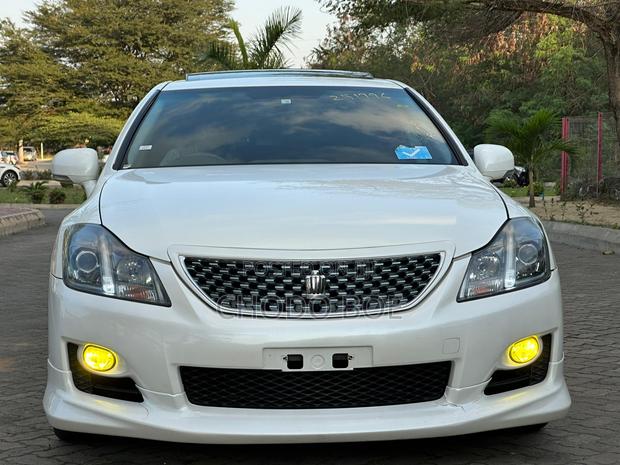 Toyota Crown 2009 Pearl