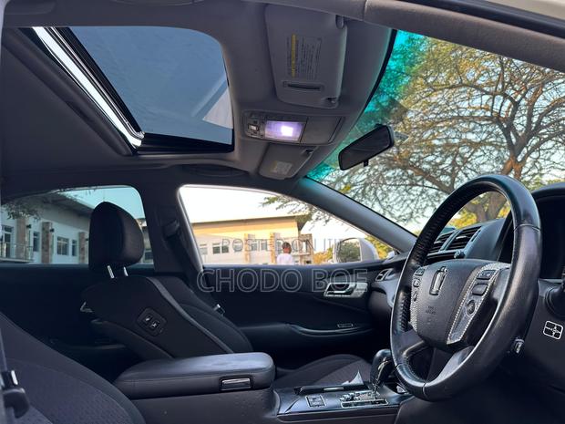 Toyota Crown 2009 Pearl