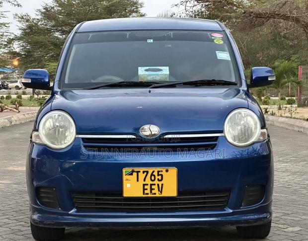 Toyota Sienta 2006 Blue