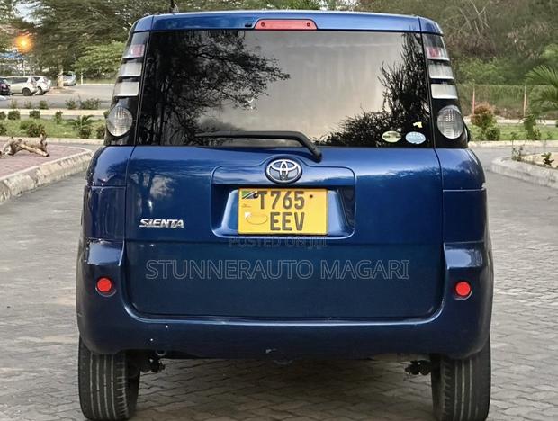 Toyota Sienta 2006 Blue
