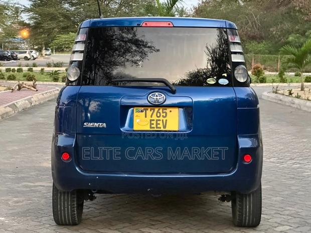Toyota Sienta 2006 Blue