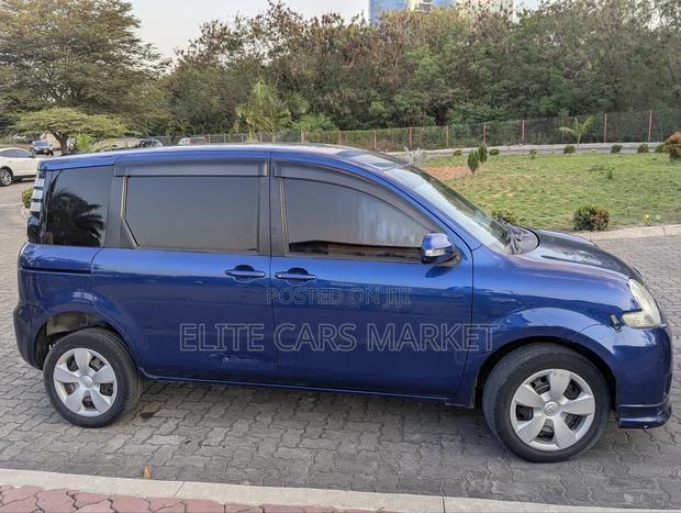 Toyota Sienta 2006 Blue
