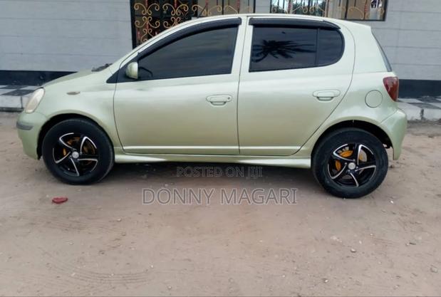 Toyota Vitz 2006 Green