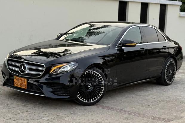 Mercedes-Benz E220 2017 Black