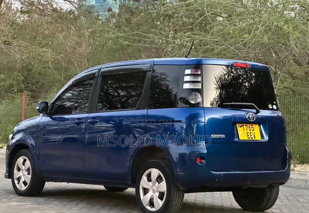 Toyota Sienta 2006 Blue