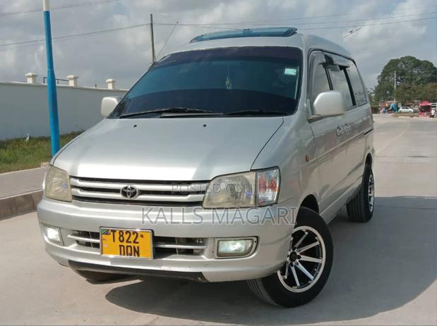 Toyota Noah 2003 Silver