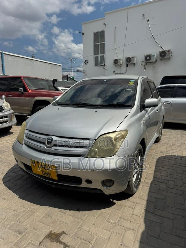 Toyota IST 2003 Silver