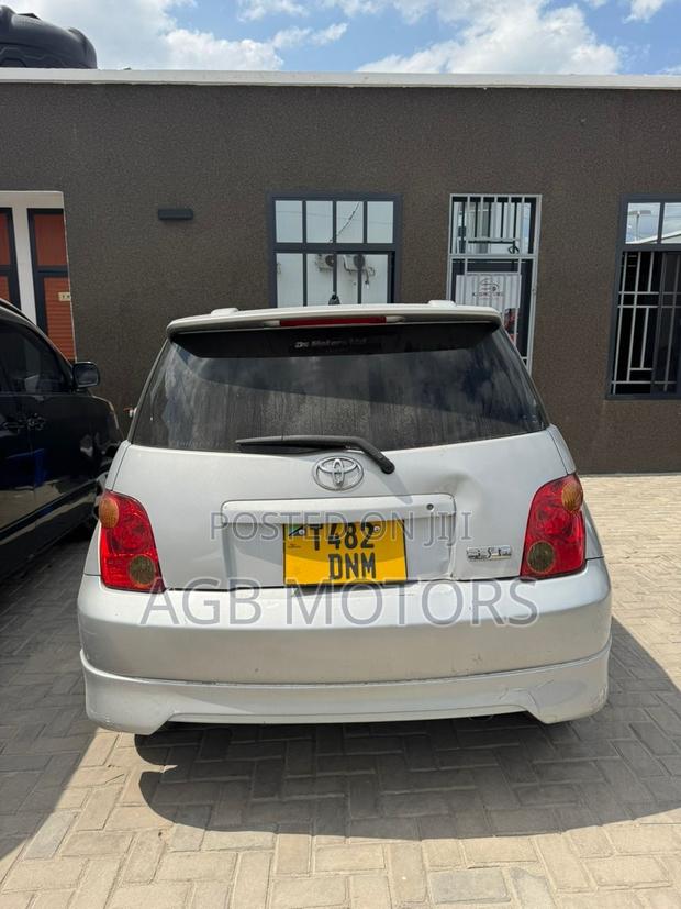Toyota IST 2003 Silver